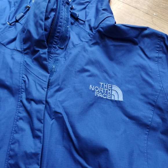 Women's blue windbreaker size extra small by The North face - Picture 2 of 7
